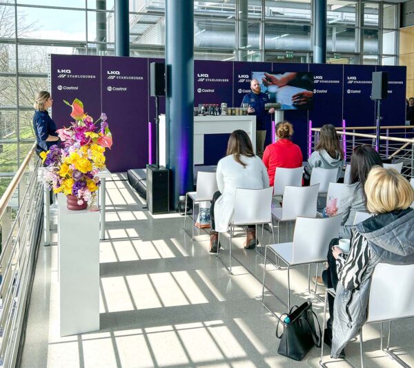 Women's Area von Stahlgruber mit Zuschauerinnen