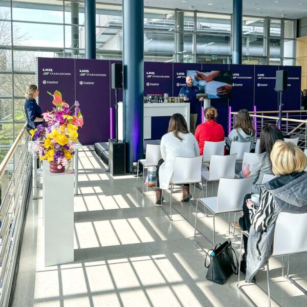 Women's Area von Stahlgruber mit Zuschauerinnen