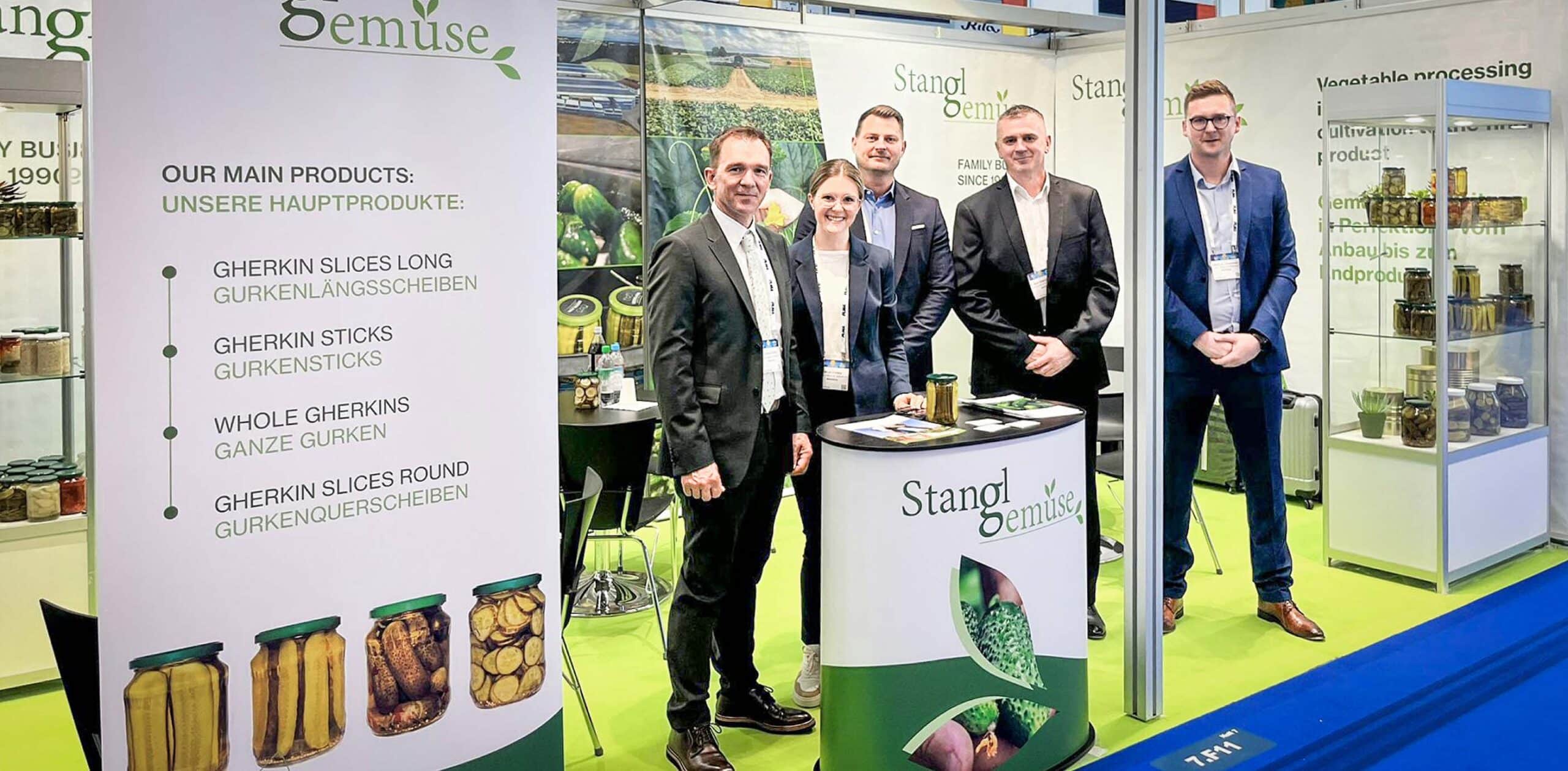 Das Team Stang Gemüse im Messestand